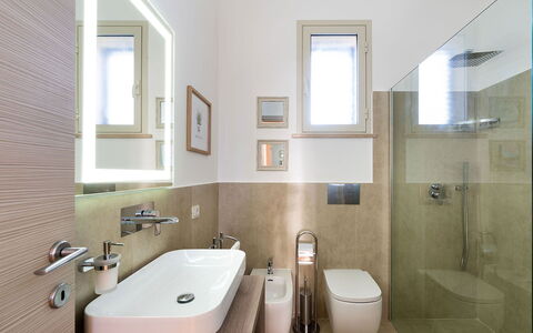 Kalimba: Baño, Piso, Diseño De Interiores, Arreglo De Tubería, Pared, Suelo, Lavabo, Lavabo Del Baño, Baño, Grifo