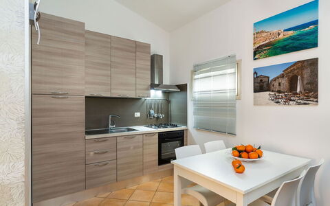 Ninfa: Aparato De Cocina, Cocina, Electrodoméstico, Piso, Diseño De Interiores, Mostrador, Madera, Mueble, Electrodoméstico, Suelo