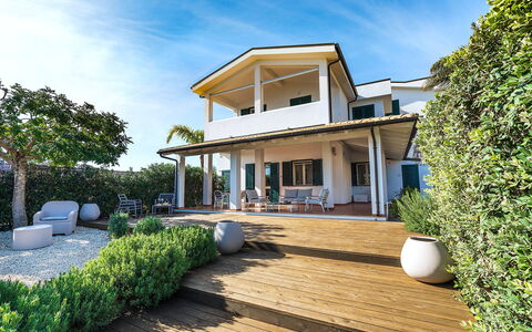 Stella Marina: Casa, Barrio Residencial, Casa, Inmuebles, Sombra, Porche, Villa, Paisajismo, Mansión, Jardín