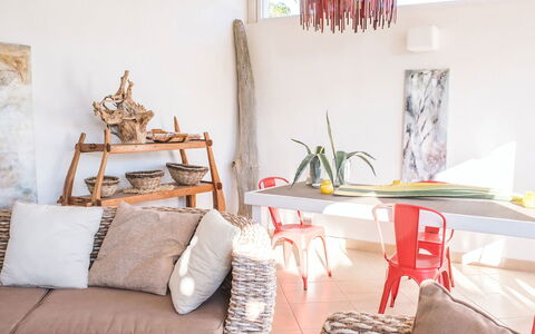 Villa la Rezza: Mueble, Diseño De Interiores, Madera, Casa, Textil, Habitación, Encendiendo, Sala, Piso, Mesa