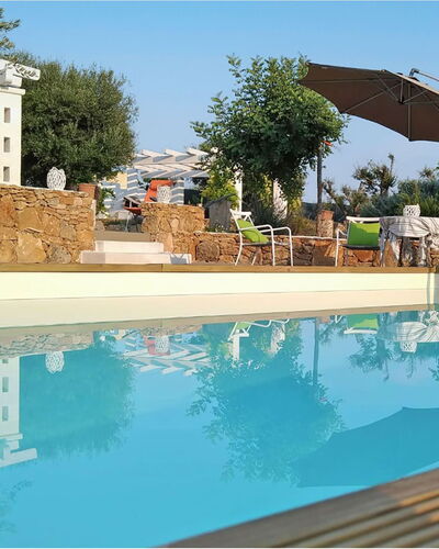 Villa la Rezza: Piscina, Recurso, Fuente De Agua, Sombra, Eco Hotel, Paraguas, Maceta, Hacienda, Paisajismo, Diseño