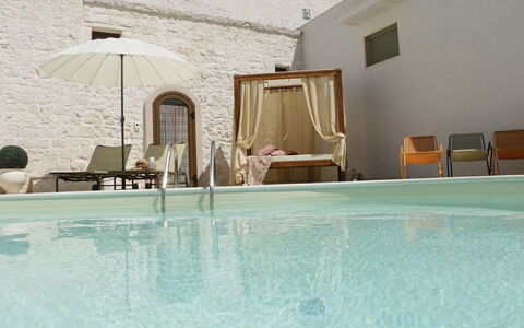 Masseria San Michele: Piscina, Mueble, Material Compuesto, Mueble Para Exteriores, Recurso, Paraguas, Silla, Planta De Casa, Hotel, Sunlounger