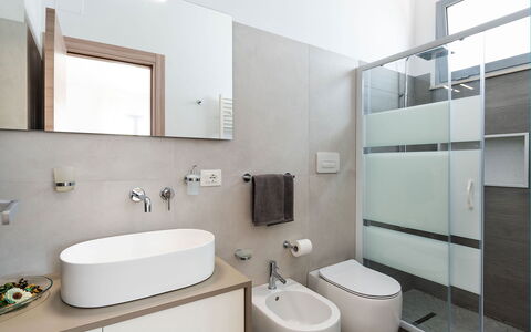 Il Palmeto: Baño, Arreglo De Tubería, Diseño De Interiores, Piso, Lavabo, Pared, Lavabo Del Baño, Suelo, Baño, Grifo