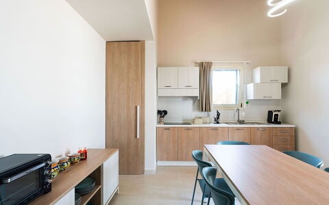 La Rosa dei Venti: Mueble, Diseño De Interiores, Cocina, Mostrador, Piso, Aparato De Cocina, Madera, Techo, Lámpara, Gabinetes