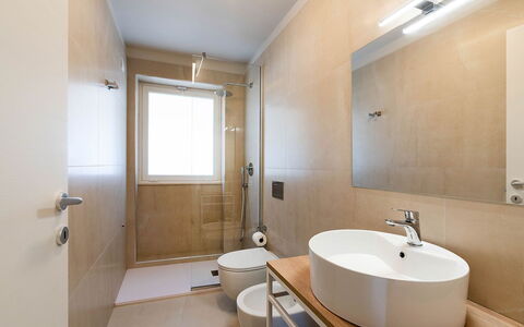La Rosa dei Venti: Baño, Piso, Arreglo De Tubería, Pared, Suelo, Diseño De Interiores, Lavabo, Lavabo Del Baño, Baño, Grifo
