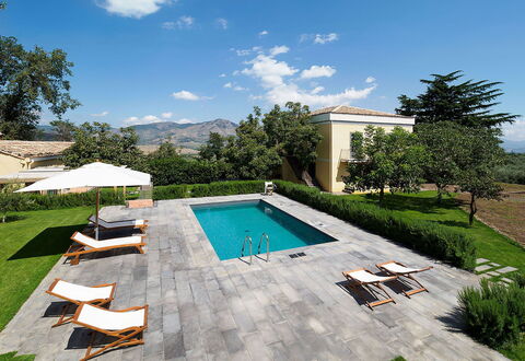 Villa Alcantara: Piscina, Mueble Para Exteriores, Recurso, Mueble, Inmuebles, Sombra, Sunlounger, Jardín, Paisajismo, Eco Hotel