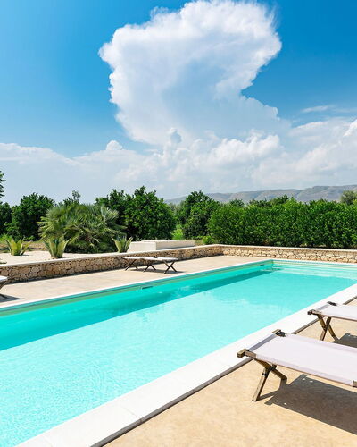 Villa Orangella: Azul, Piscina, Recurso, Material Compuesto, Eco Hotel, Mueble Para Exteriores, Paisajismo, Sombra, Hotel