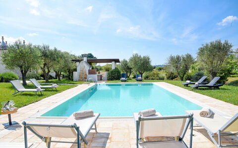 Trulli Martina: Azul, Piscina, Recurso, Jardín, Mueble Para Exteriores, Inmuebles, Hacienda, Paisajismo, Patio Interior, Eco Hotel