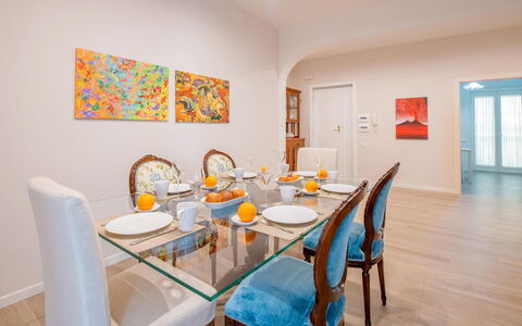 Apartment Bud: Mueble, Diseño De Interiores, Piso, Madera, Comedor, Suelo, Mesa, Cocina Y Comedor Mesa, Techo, Silla
