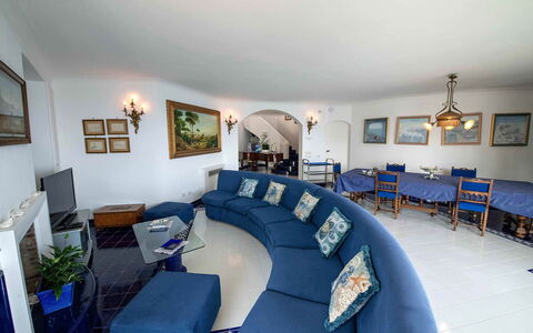 Villa Grazia: Mueble, Diseño De Interiores, Sofá, Piso, Suelo, Mesa, Techo, Sala, Habitación, Encendiendo