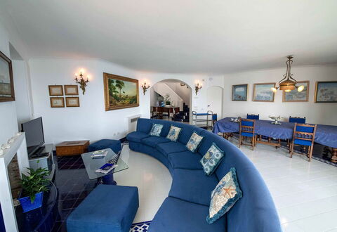 Villa Grazia: Mueble, Diseño De Interiores, Sofá, Piso, Suelo, Mesa, Techo, Sala, Habitación, Encendiendo