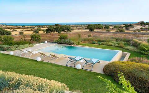 Villa Bel Prato: Azul, Piscina, Mueble Para Exteriores, Recurso, El Terreno Del Lote, Jardín, Sombra, Silla, Eco Hotel, Sunlounger