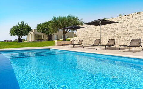 Green Hill: Azul, Piscina, Mueble Para Exteriores, Recurso, Sombra, Paisajismo, Inmuebles, Sunlounger, Eco Hotel, Diseño