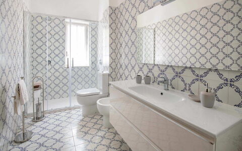 Apartment Amina: Piso, Suelo, Loseta, Diseño De Interiores, Baño, Arreglo De Tubería, Diseño