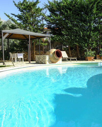 Villa Virna: Piscina, Mueble Para Exteriores, Recurso, Paraguas, Eco Hotel, Sombra, Ocio, Thermae, Hacienda, Patio Interior
