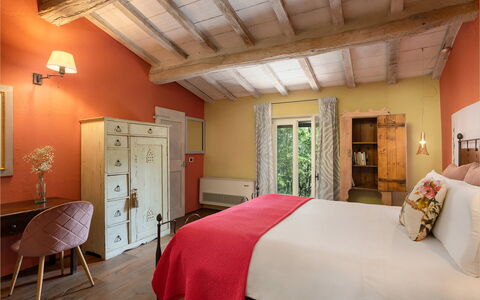 Villa la Foresta: Mueble, Diseño De Interiores, Pared, Habitación, Piso, Cama, Madera, Suelo, Techo, Habitación