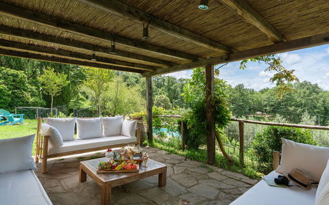Villa la Foresta: Mueble, Madera, Silla, Mesa, Mueble Para Exteriores, Recurso, Sombra, Madera Dura, Eco Hotel, Jardín