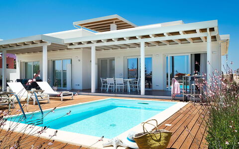 Villa Matilde: Piscina, Recurso, Mueble Para Exteriores, Eco Hotel, Sombra, Ocio, Inmuebles, Villa, Silla, Estructura Al Aire Libre