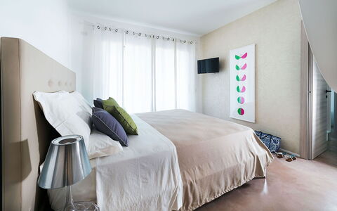 Villa Matilde: Mueble, Cama, Diseño De Interiores, Lecho, Habitación, Pared, Suelo, Sábana, Piso, Habitación