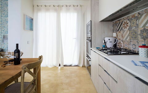 Villa Federica: Piso, Mueble, Cocina, Diseño De Interiores, Suelo, Madera, Mostrador, Electrodoméstico, Aparato De Cocina, Gabinetes