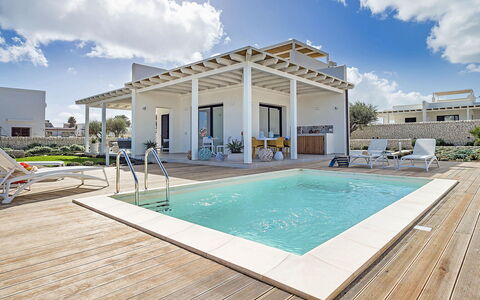 Thyme: Piscina, Recurso, Material Compuesto, Sombra, Eco Hotel, Inmuebles, Mueble Para Exteriores, Villa, Estructura Al Aire Libre, Diseño
