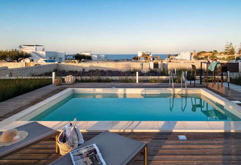 Villa Orietta: Piscina, Recurso, Mueble Para Exteriores, Material Compuesto, Eco Hotel, Sunlounger, Sombra, Silla, Villa, Hotel