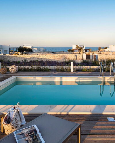 Villa Orietta: Piscina, Recurso, Mueble Para Exteriores, Material Compuesto, Eco Hotel, Sunlounger, Sombra, Silla, Villa, Hotel