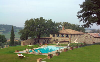 Villa Montichiello: Inmuebles, Piscina, Hacienda, Villa, Mansión, Patio Interior, Casa De Campo, Patio, Hotel