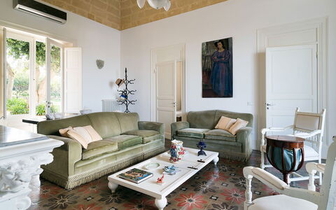 The Flower Garden: Mueble, Diseño De Interiores, Piso, Pared, Suelo, Madera, Sofá, Habitación, Sala, Mesa