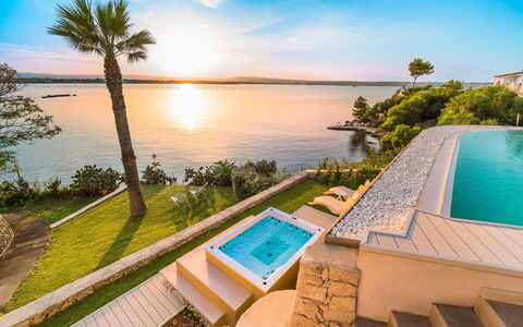 Sea Art Villa: Azul, Agua, Cuerpo De Agua, Piscina, Costeras Y Los Accidentes Geográficos Oceánico, Recurso, Costa, Mar, Lago, Ocio