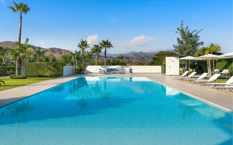 Villa Inga: Azul, Piscina, Recurso, Mueble Para Exteriores, Eco Hotel, Sombra, Ocio, Sunlounger, Silla