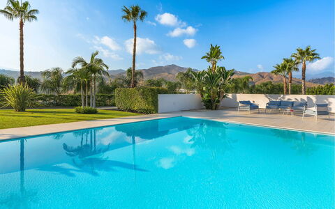 Villa Inga: Azul, Piscina, Recurso, Eco Hotel, Ocio, Sombra, Zona Tropical, Mueble Para Exteriores, Hotel