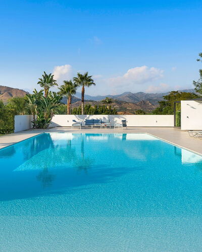 Villa Inga: Azul, Piscina, Recurso, Mueble Para Exteriores, Eco Hotel, Sombra, Ocio, Sunlounger, Silla