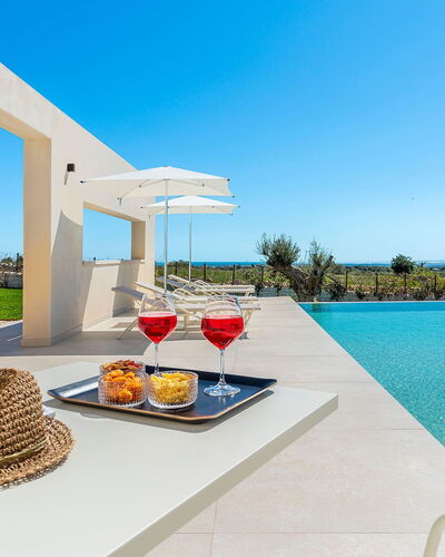 Villa Bruna: Piscina, Recurso, Silla, Mueble Para Exteriores, Eco Hotel, Hotel, Villa