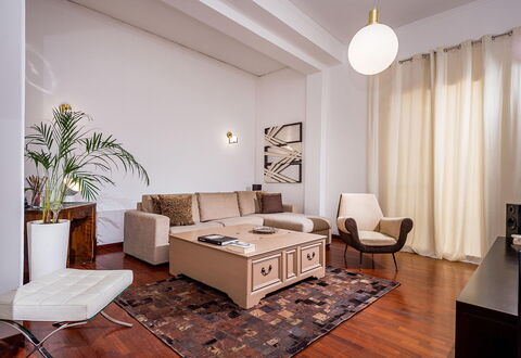 Casa Maurus: Mueble, Diseño De Interiores, Piso, Suelo, Sofá, Pared, Madera, Habitación, Sala, Techo