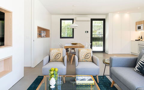 Villa la Isla: Mueble, Diseño De Interiores, Piso, Sofá, Suelo, Madera, Sala, Techo, Habitación, Mesa