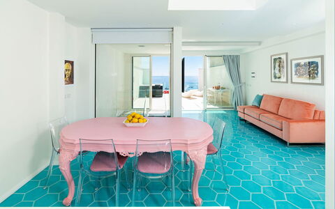 Casa Pink: Azul, Mueble, Diseño De Interiores, Piso, Suelo, Rosado, Habitación, Departamento, Silla, Sala