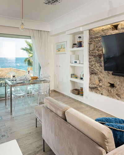 Casa Light Blu: Mueble, Diseño De Interiores, Piso, Suelo, Mar, Departamento, Costa, Habitación, Sala, Oceano
