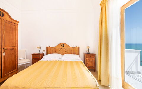 Relais Nike: Suelo, Habitación, Piso, Mar, Sábana, Departamento, Lecho, Cama, Oceano, Marco De La Cama