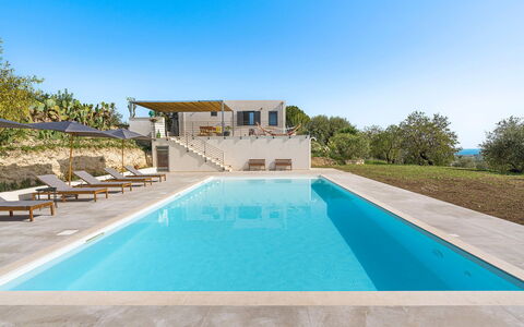 Villa Arcobaleno: Azul, Piscina, Recurso, Eco Hotel, Ocio, Inmuebles, Mueble Para Exteriores, Ciudad De Vacaciones, Villa, Zona Tropical