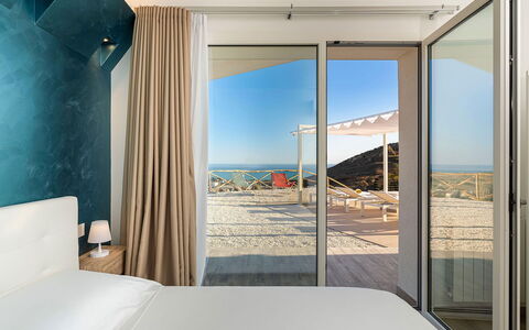 Villa Montallegro: Madera, Mueble, Diseño De Interiores, Suelo, Piso, Departamento, Casa, Habitación, Mar, Habitación