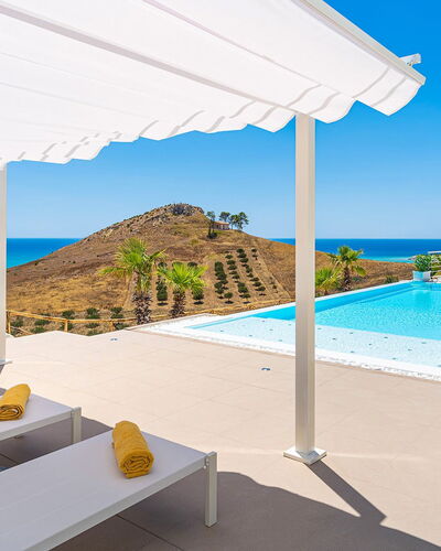 Villa Montallegro: Mueble, Piscina, Recurso, Silla, Eco Hotel, Sombra, Mueble Para Exteriores, Estructura Al Aire Libre, Villa, Hotel