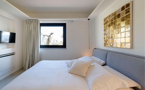 Villa Zafferano: Diseño De Interiores, Cama, Mueble, Habitación, Pared, Piso, Suelo, Madera, Techo, Habitación