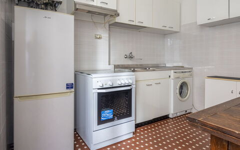 Da Federico, Apartment Genova Brignole: Aparato De Cocina, Electrodoméstico, Piso, Cocina, Suelo, Madera, Diseño De Interiores, Gabinetes, Mostrador, Electrodoméstico
