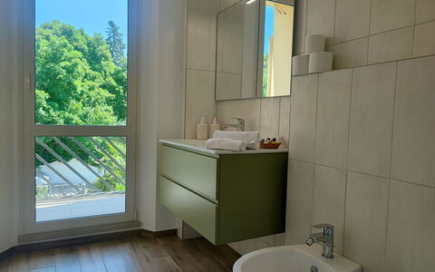 Casa Nadia: Lavabo Del Baño, Arreglo De Tubería, Piso, Diseño De Interiores, Suelo, Baño, Lavabo, Grifo, Plomería, Mueble De Baño