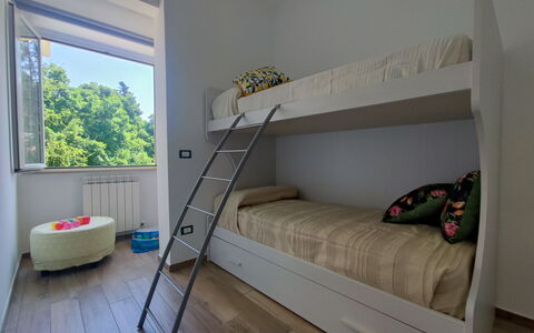 Casa Nadia: Habitación, Cama, Piso, Diseño De Interiores, Suelo, Mueble, Lecho, Sábana, Habitación, Marco De La Cama