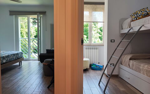 Casa Nadia: Mueble, Diseño De Interiores, Piso, Suelo, Madera, Habitación, Suelos De Madera, Habitación, Casa, Cama
