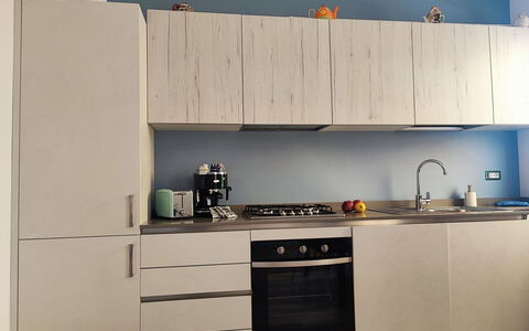 Casa Nadia: Madera, Mueble, Aparato De Cocina, Piso, Cocina, Gabinetes, Mostrador, Electrodoméstico, Diseño De Interiores, Electrodoméstico