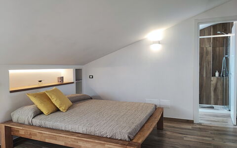 Casa Nadia: Mueble, Diseño De Interiores, Cama, Piso, Suelo, Habitación, Pared, Madera, Suelos De Madera, Techo