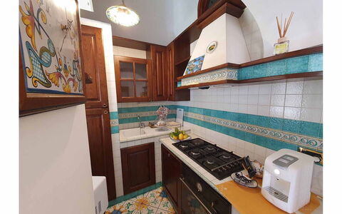 Casa Minori: Cocina, Diseño De Interiores, Estufa De Cocina, Piso, Electrodoméstico, Aparato De Cocina, Estufa De Gas, Suelo, Estufa, Mostrador